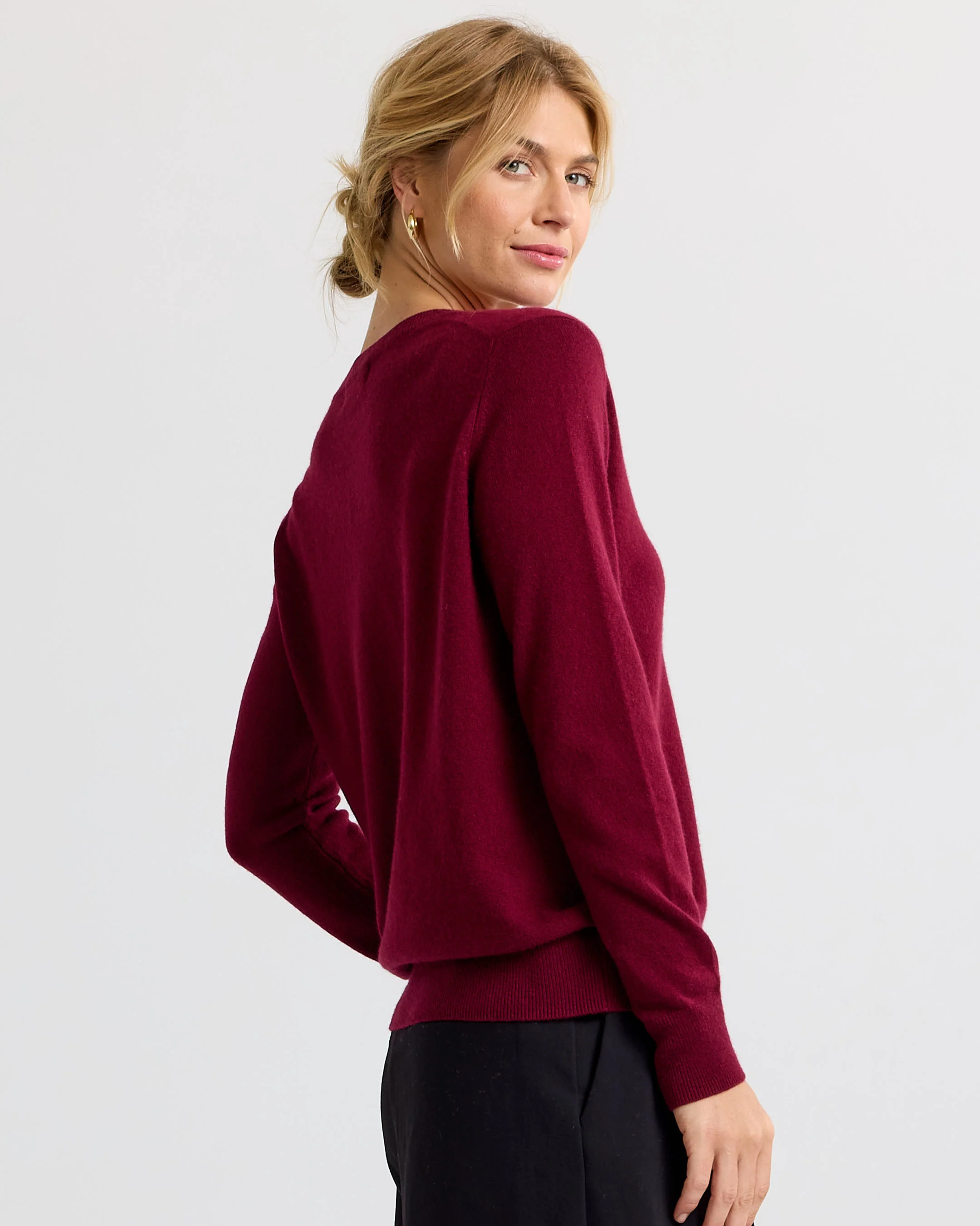 Essential Cashmere V-Neck - Image 4