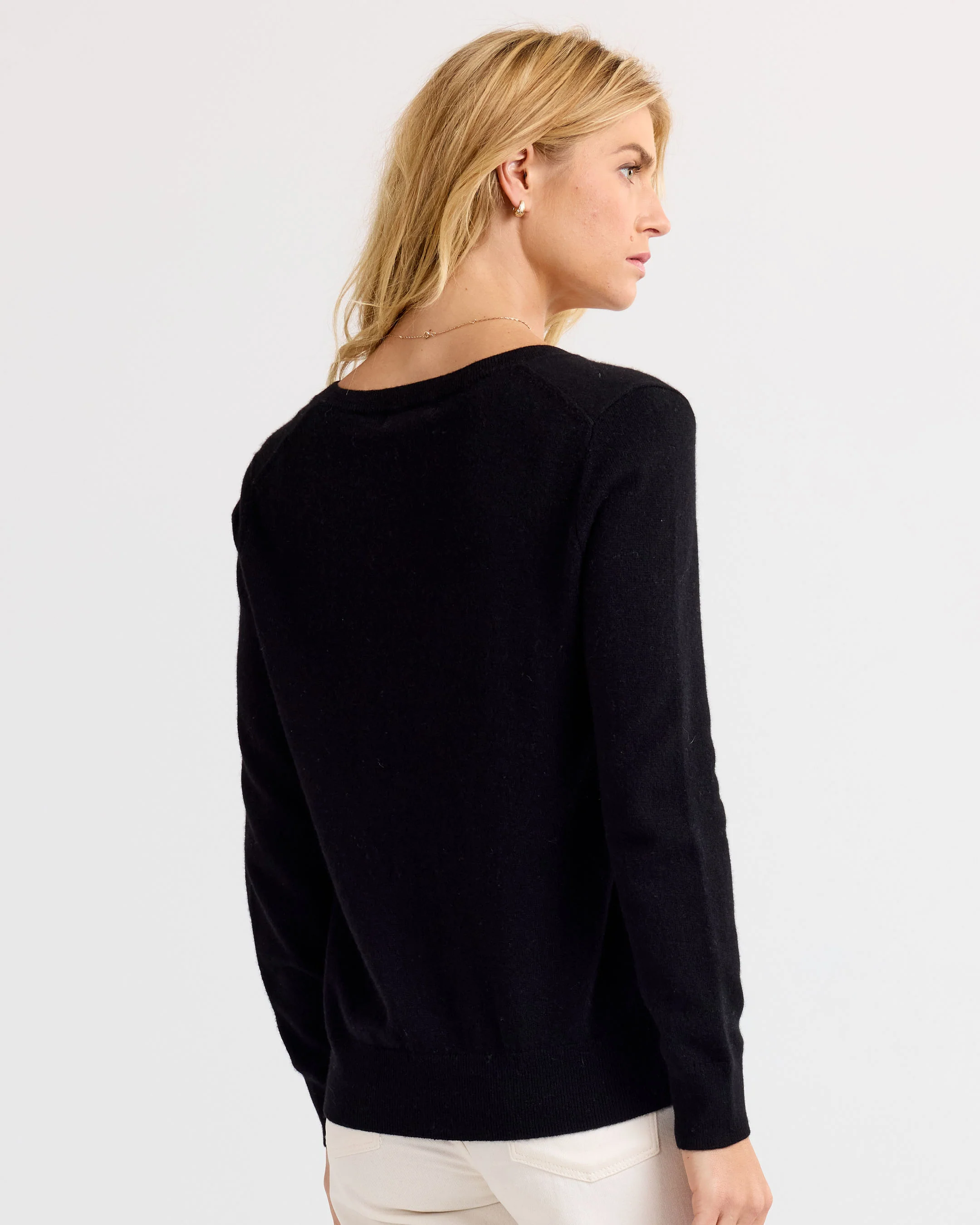 Essential Cashmere V-Neck - Image 5