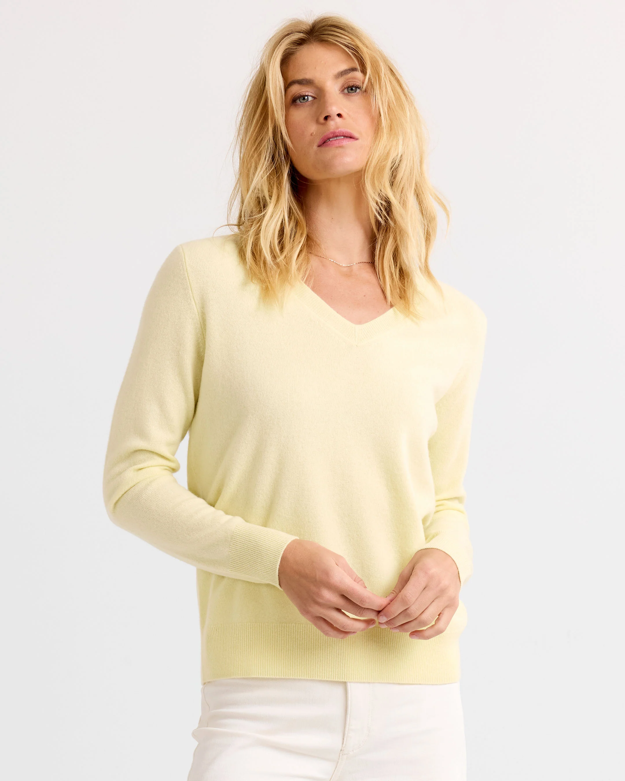 Essential Cashmere V-Neck - Image 10