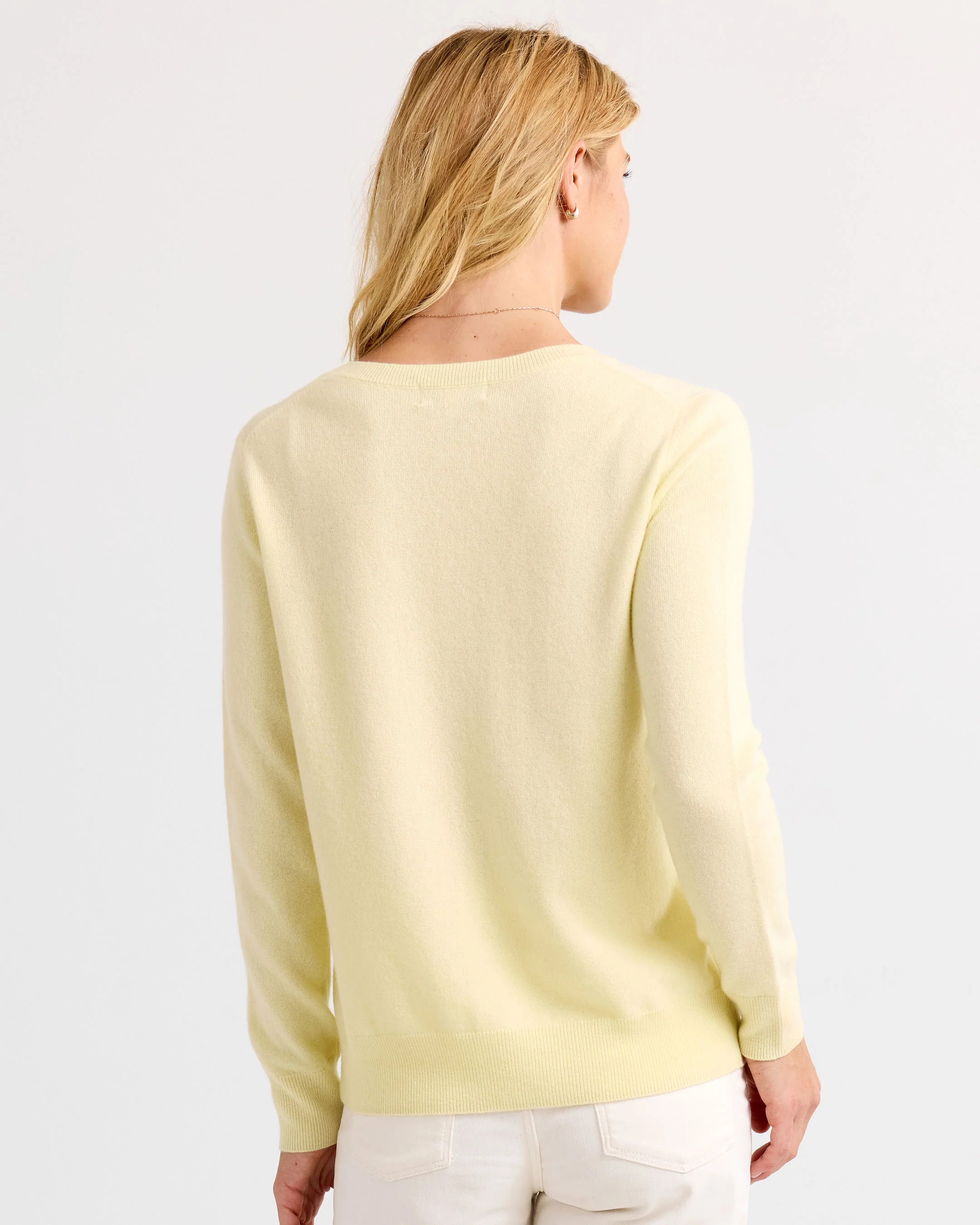 Essential Cashmere V-Neck - Image 5