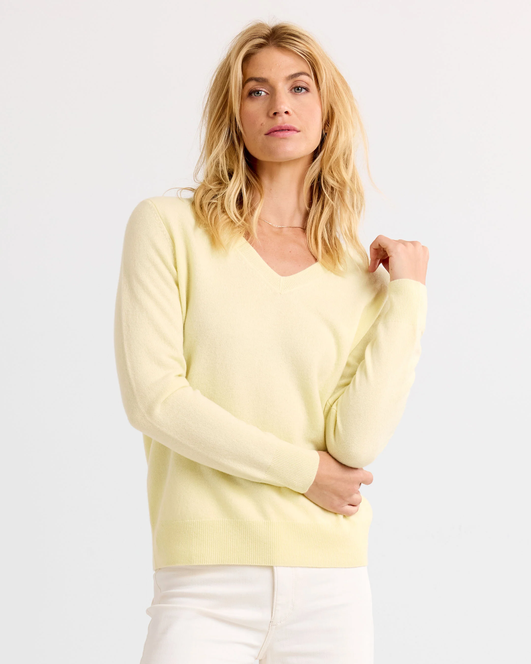 Essential Cashmere V-Neck - Image 9