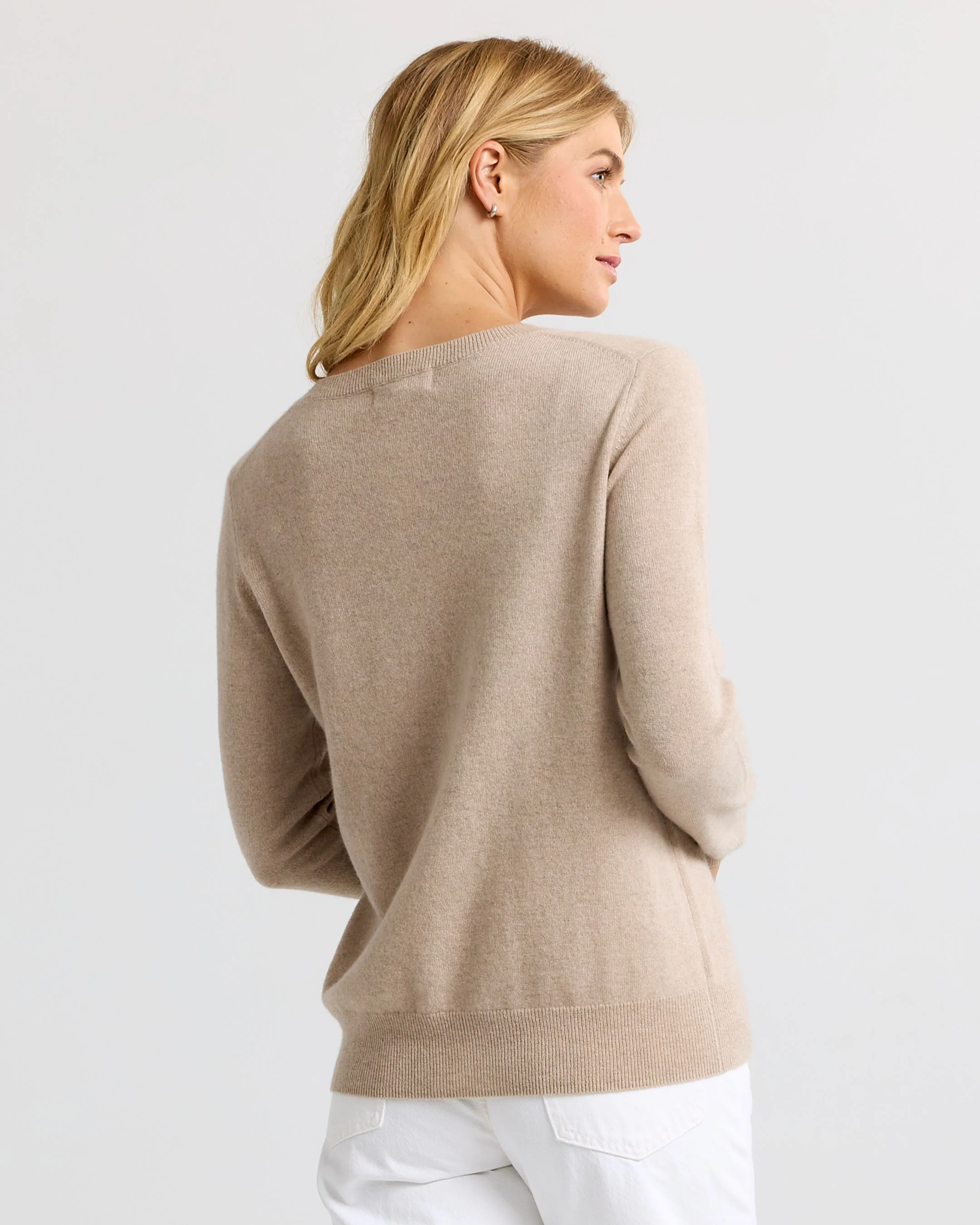 Essential Cashmere V-Neck - Image 6
