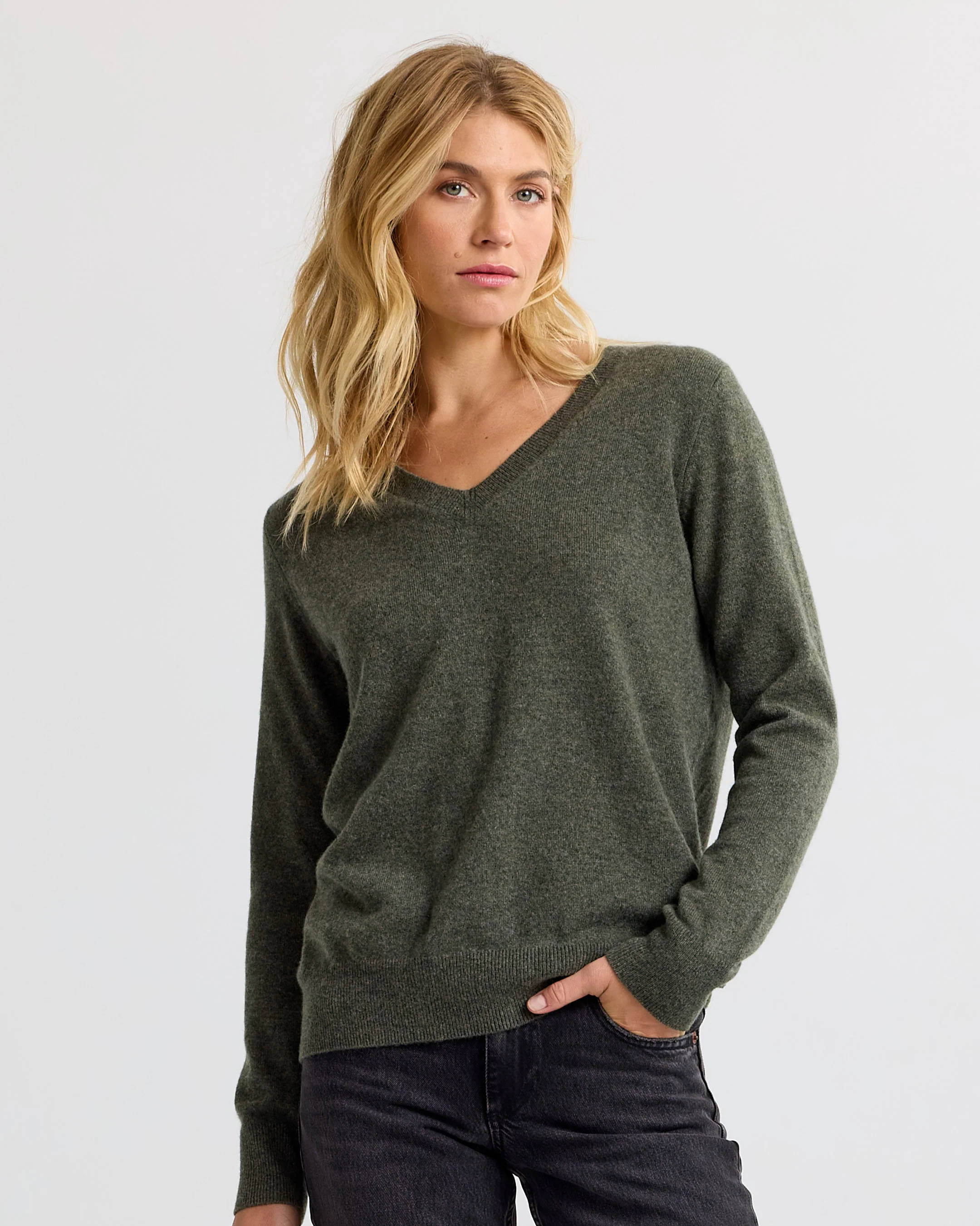 Essential Cashmere V-Neck - Image 3