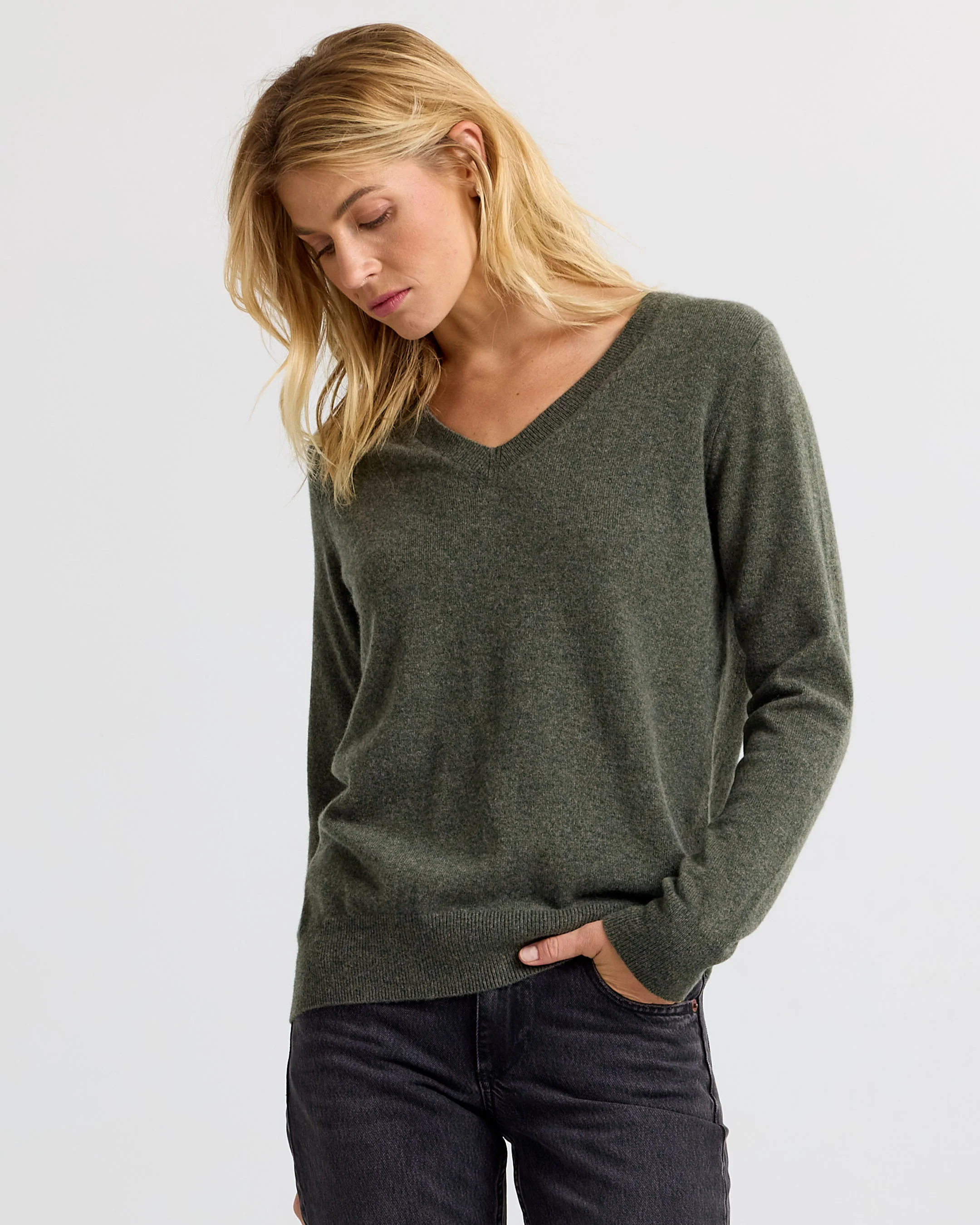 Essential Cashmere V-Neck - Image 4