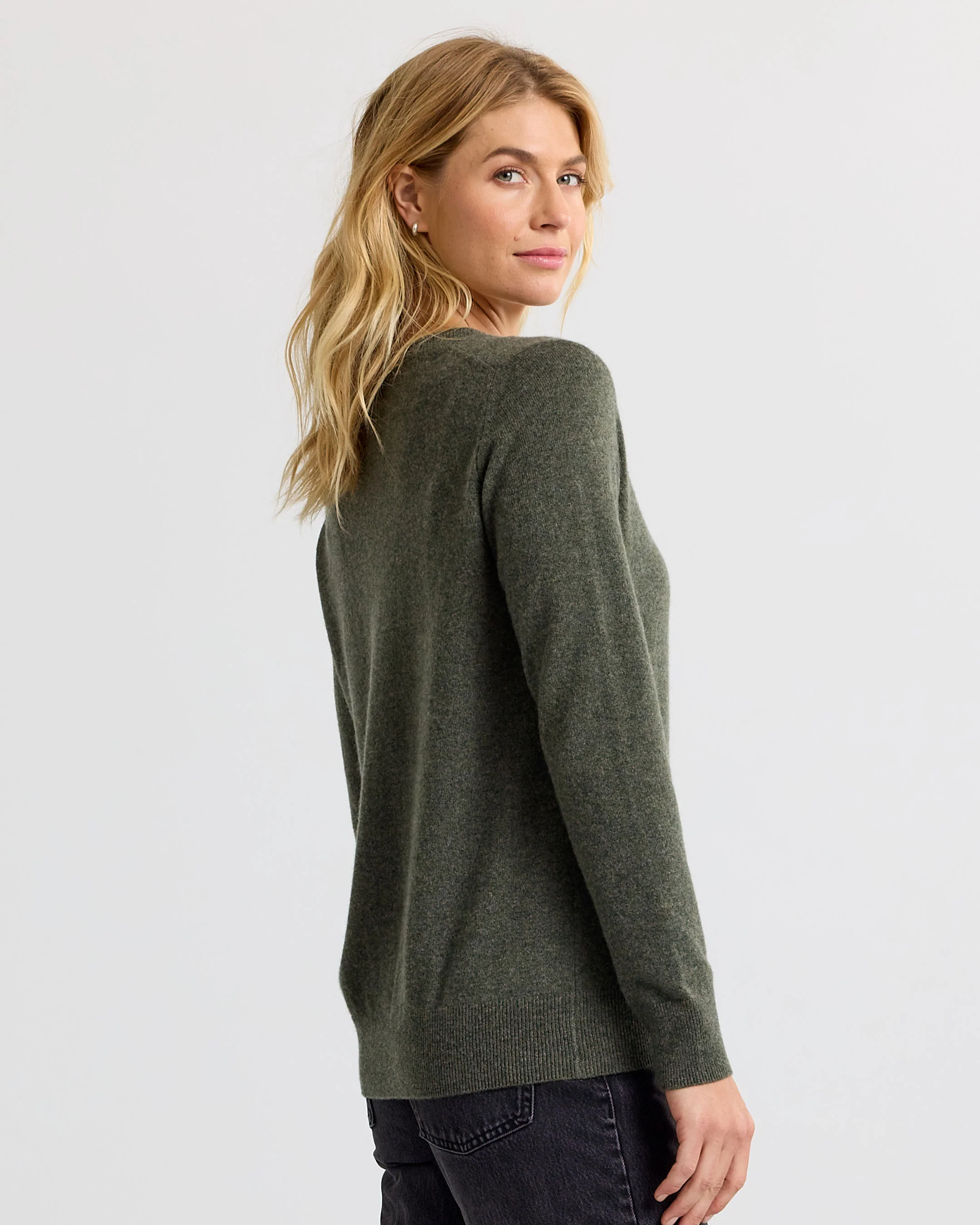 Essential Cashmere V-Neck - Image 5