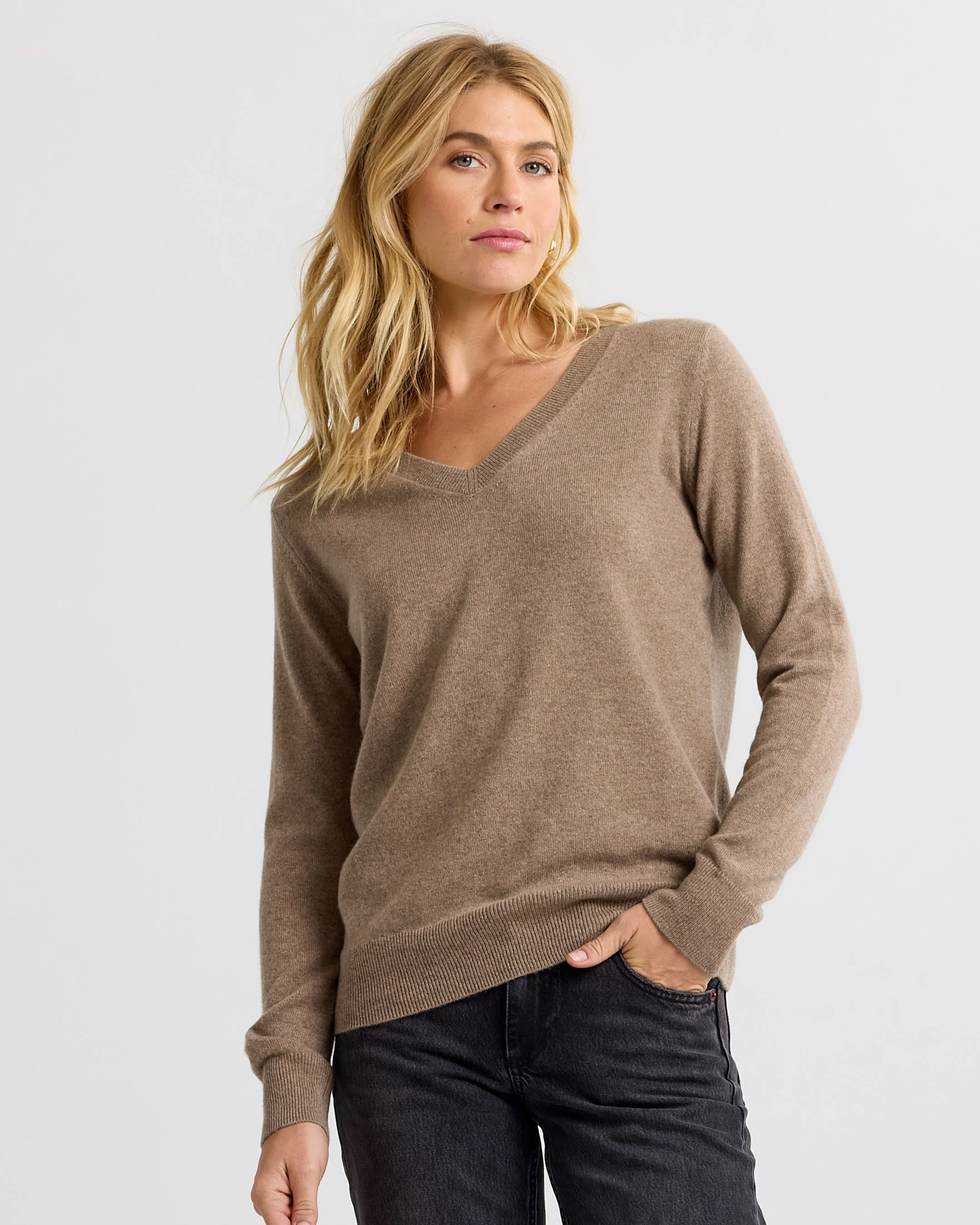 Essential Cashmere V-Neck - Image 4