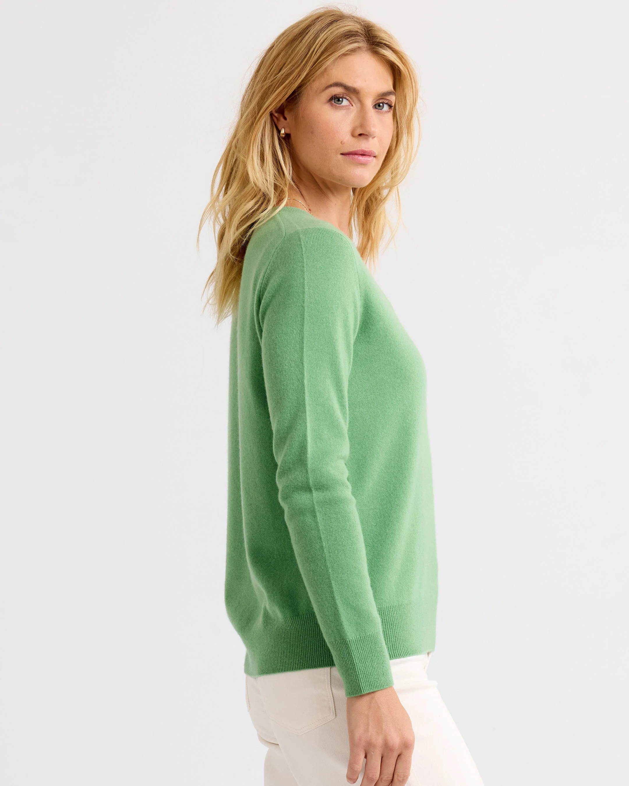 Essential Cashmere V-Neck - Image 3