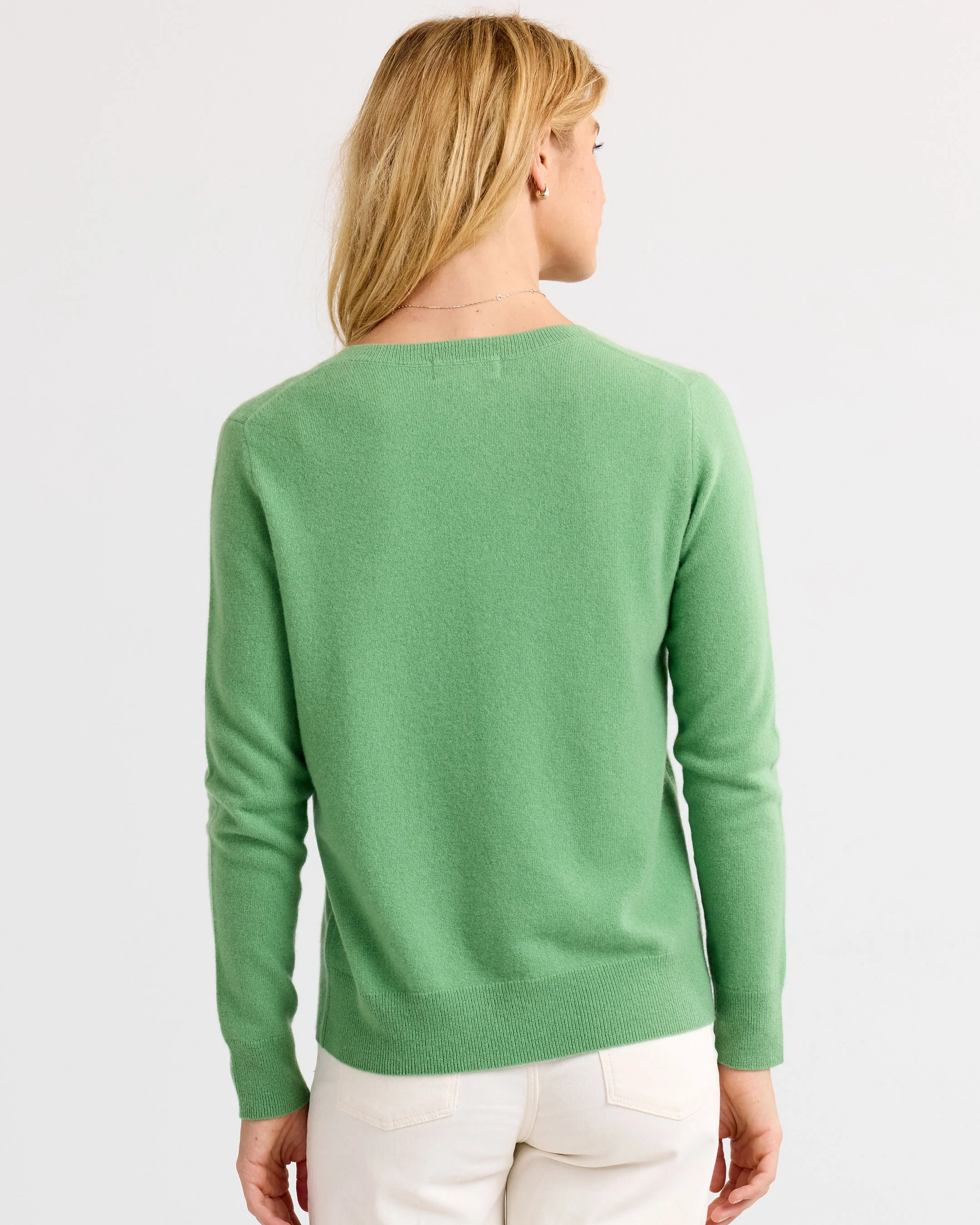 Essential Cashmere V-Neck - Image 5