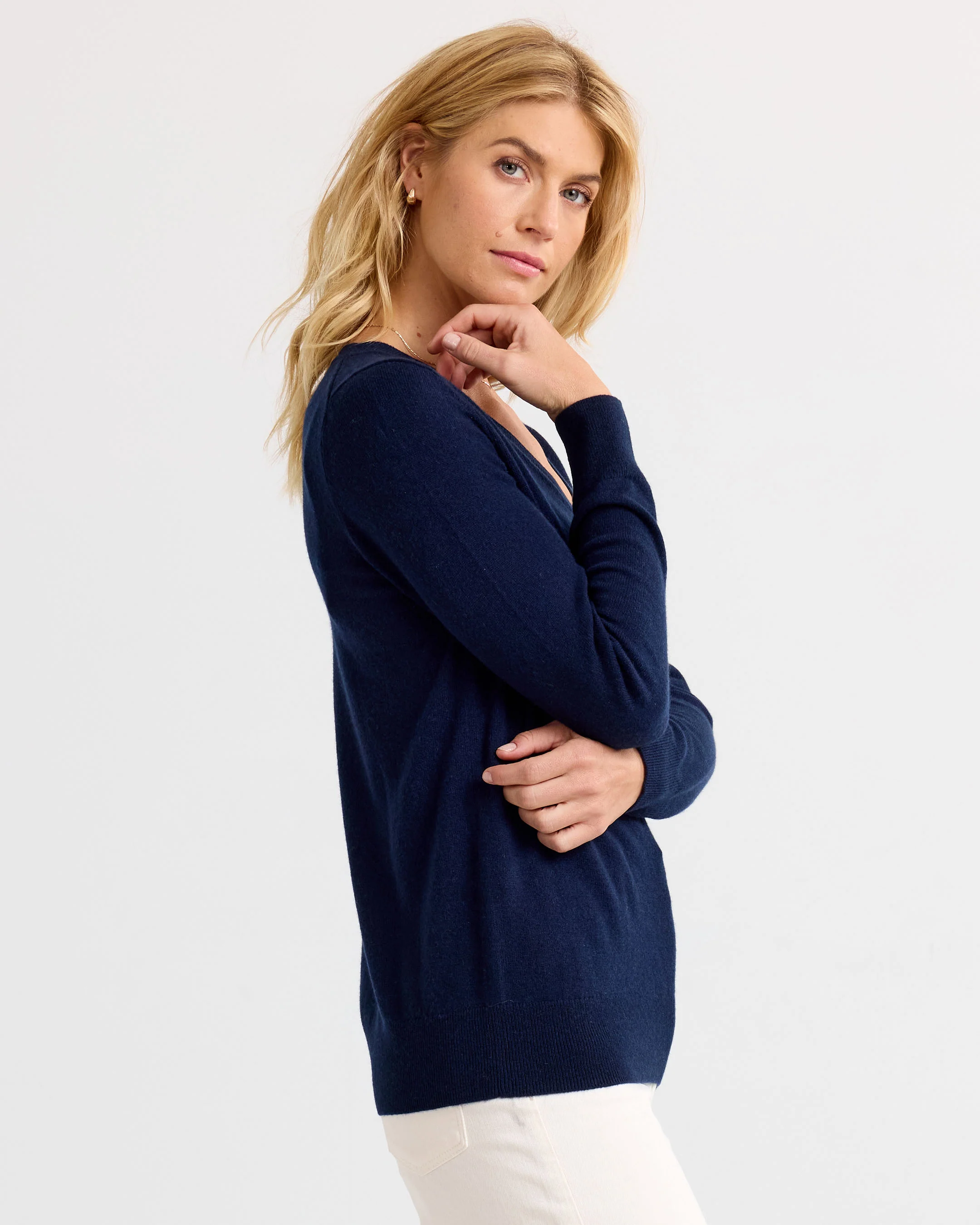 Essential Cashmere V-Neck - Image 3