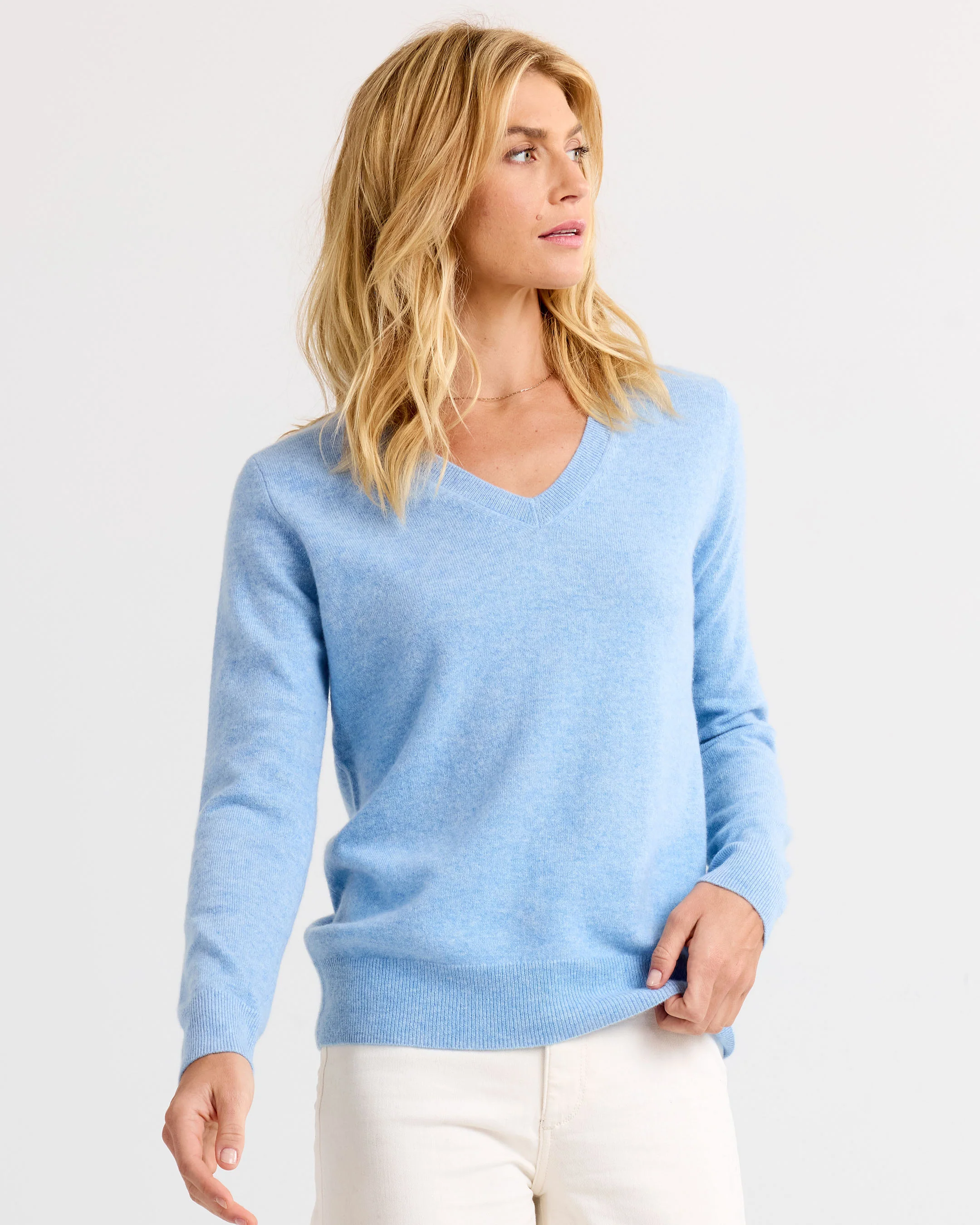 Essential Cashmere V-Neck - Image 4