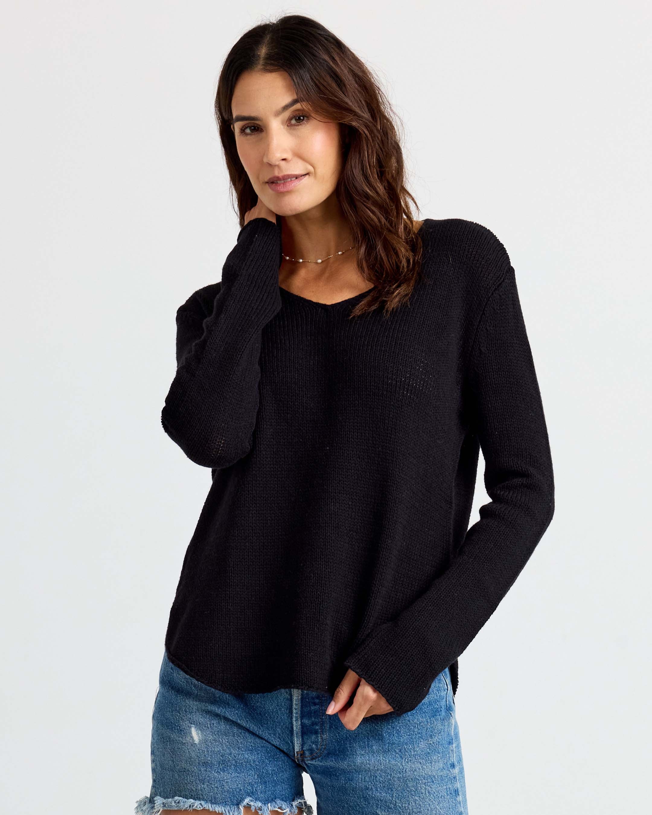 Round Edge V-Neck - Image 4