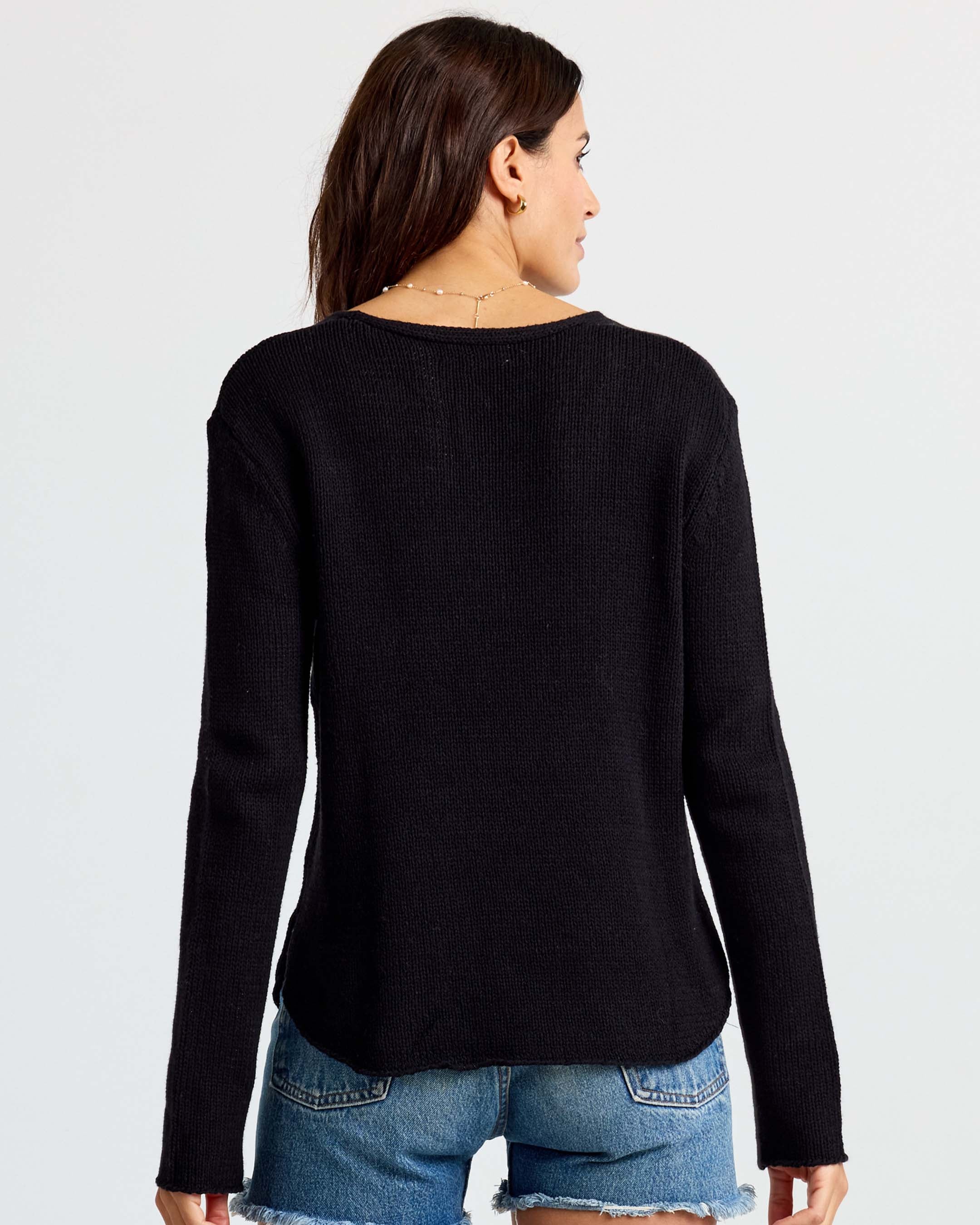 Round Edge V-Neck - Image 5