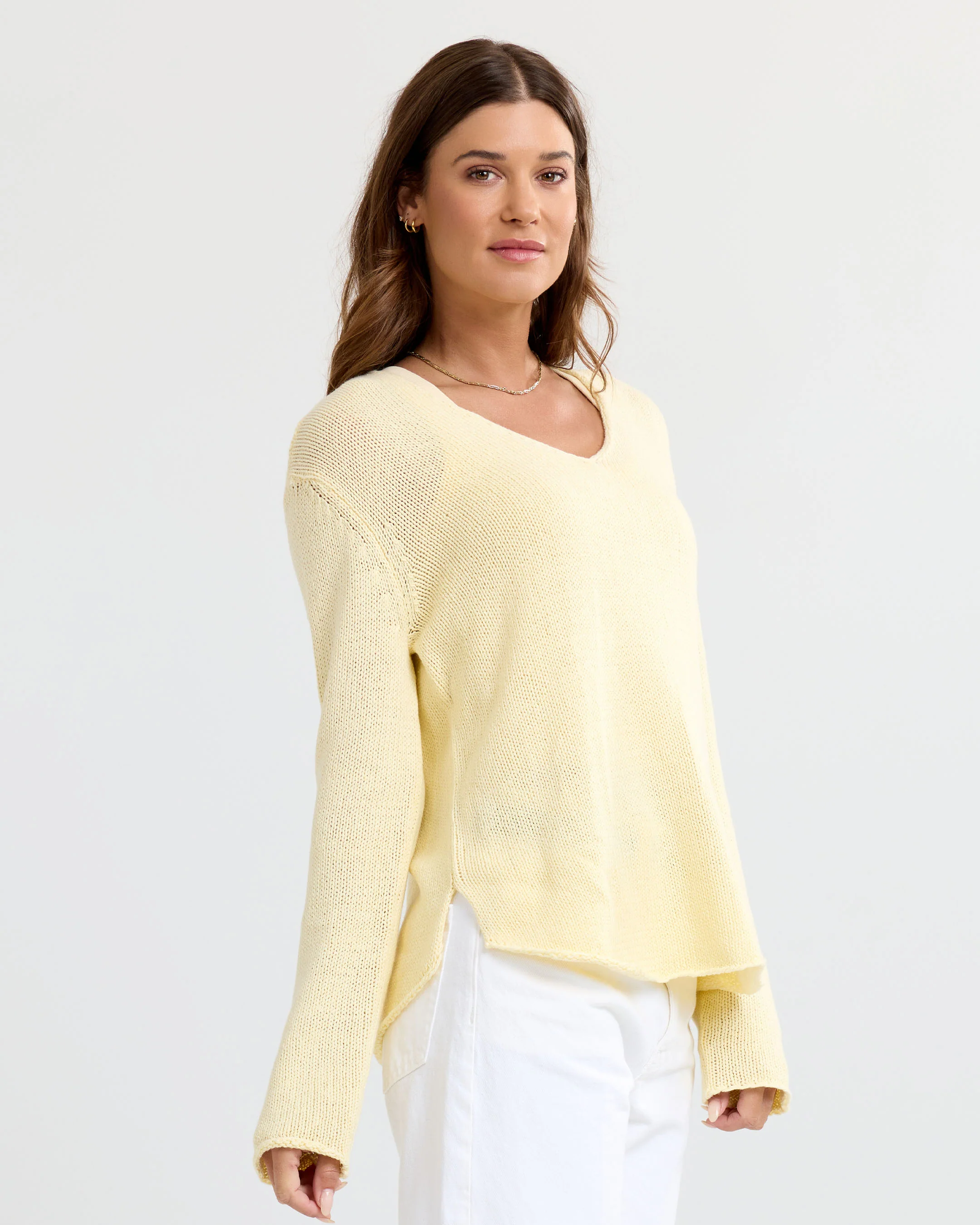 Round Edge V-Neck - Image 5