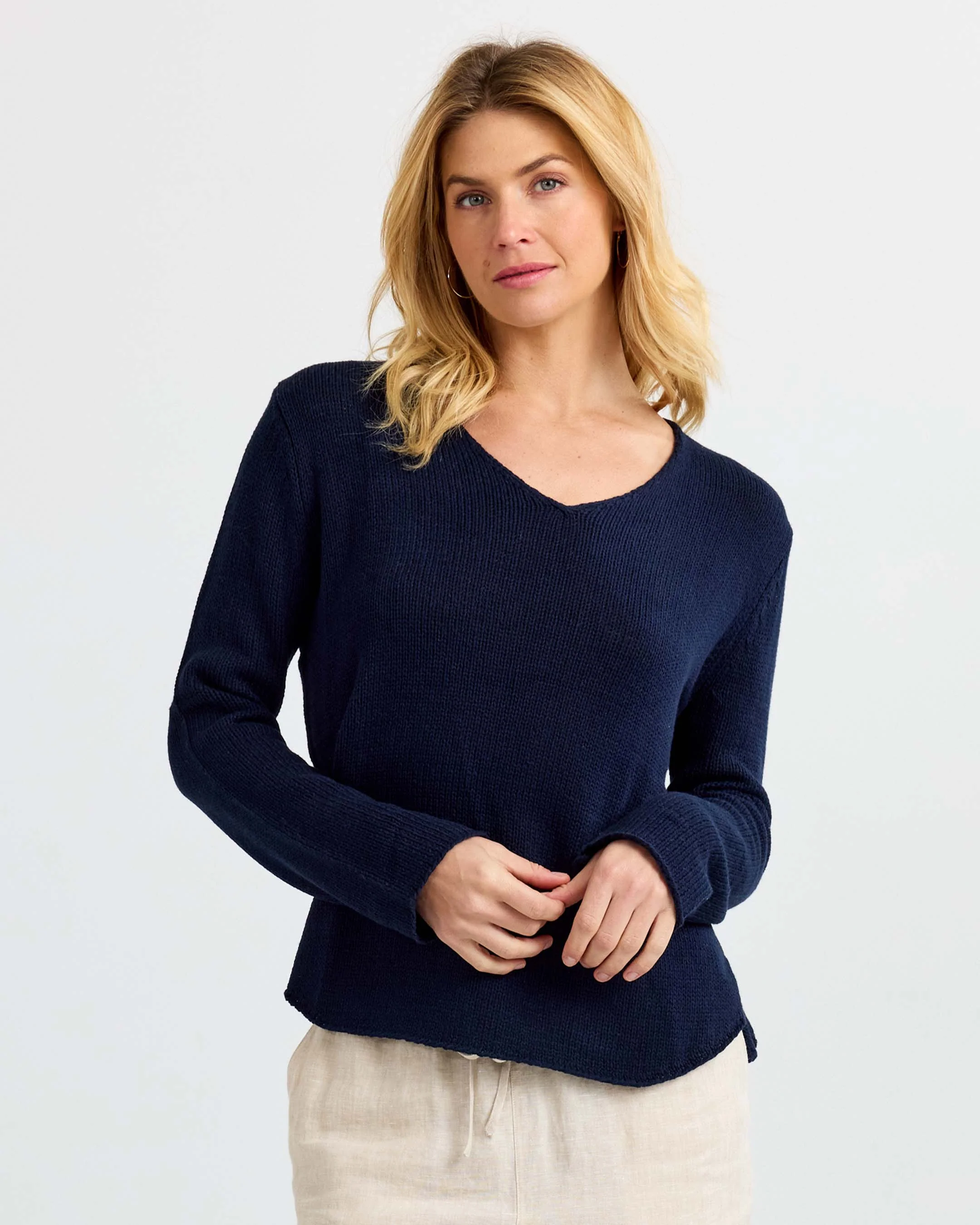 Round Edge V-Neck - Image 4
