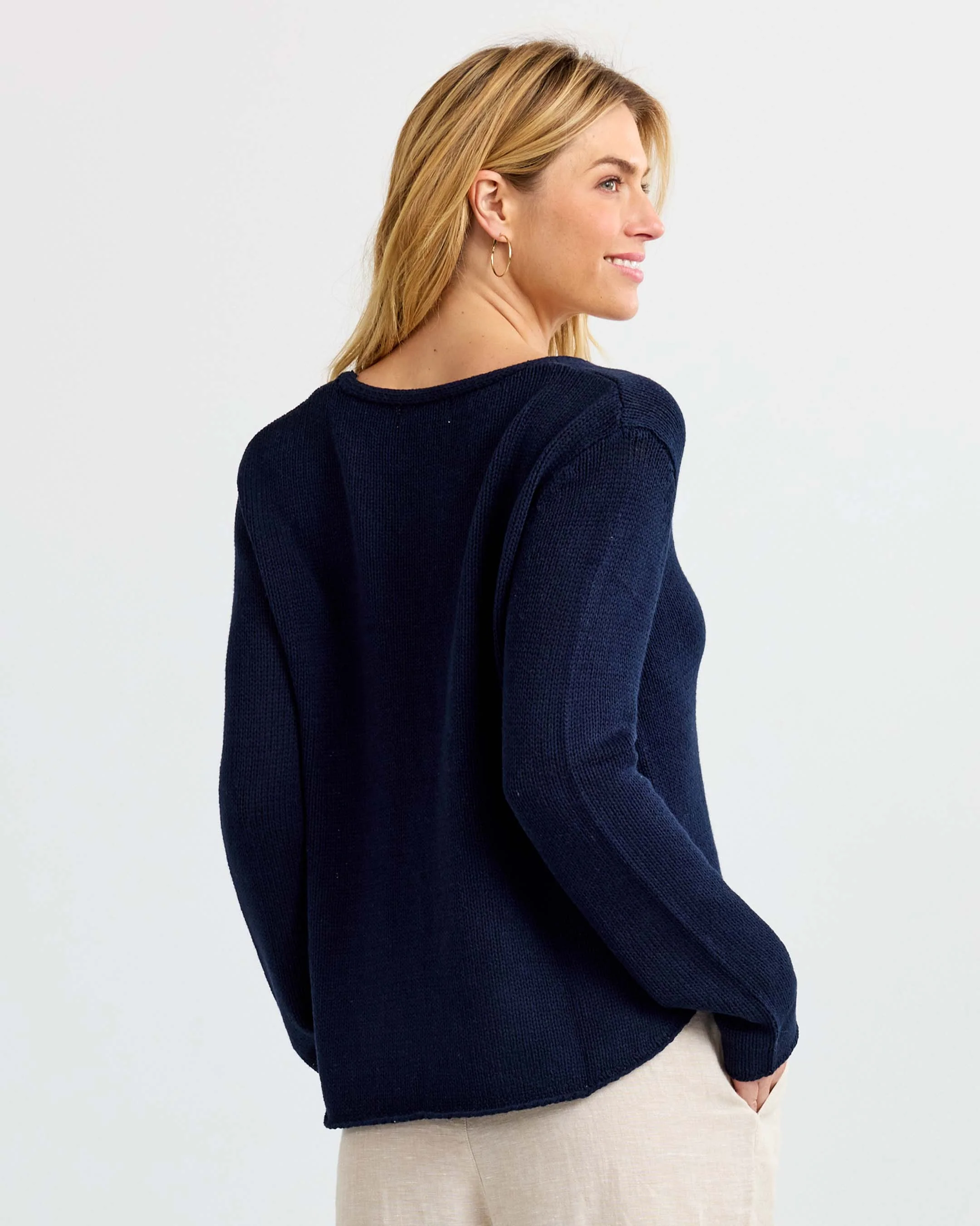 Round Edge V-Neck - Image 6