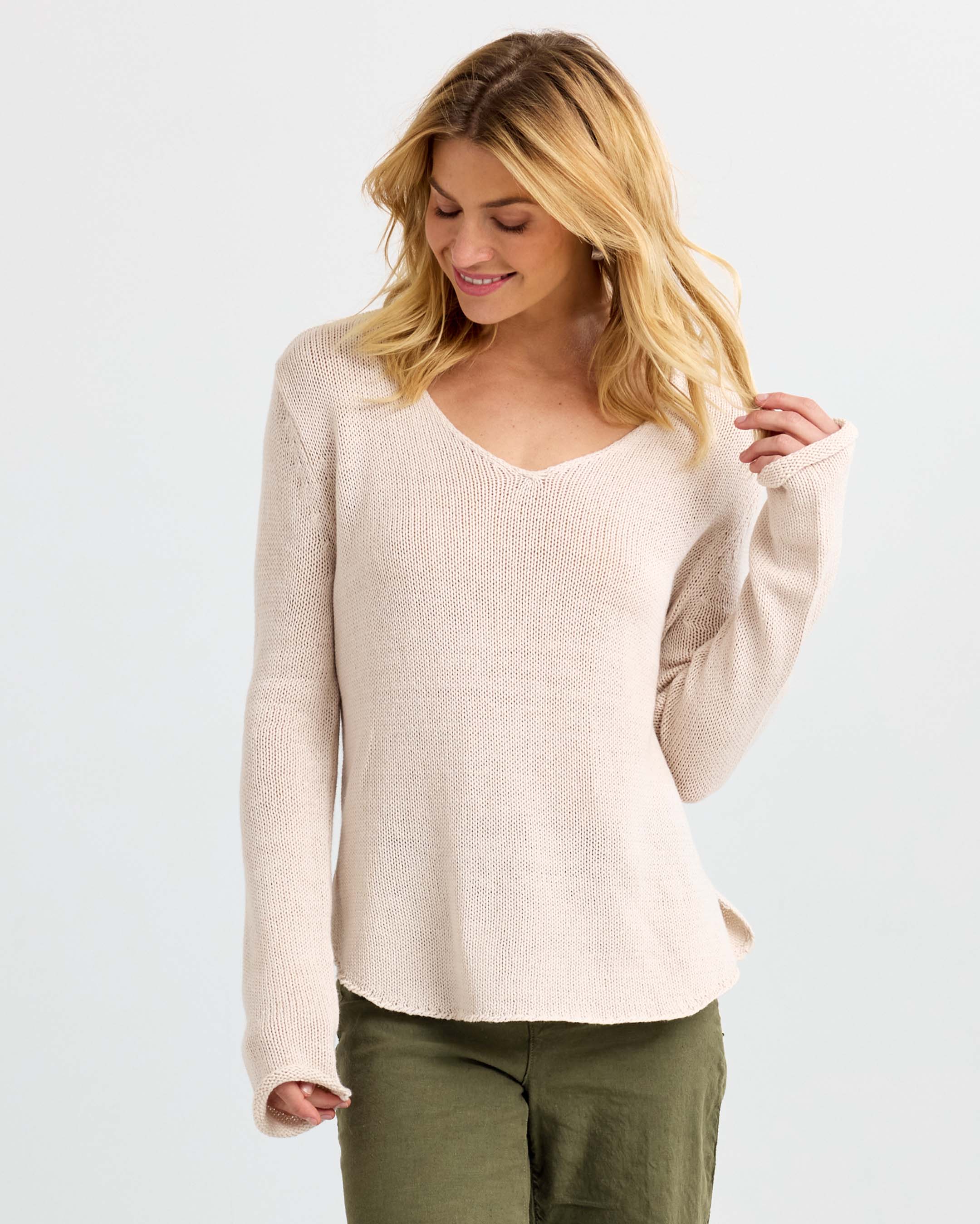 Round Edge V-Neck - Image 3