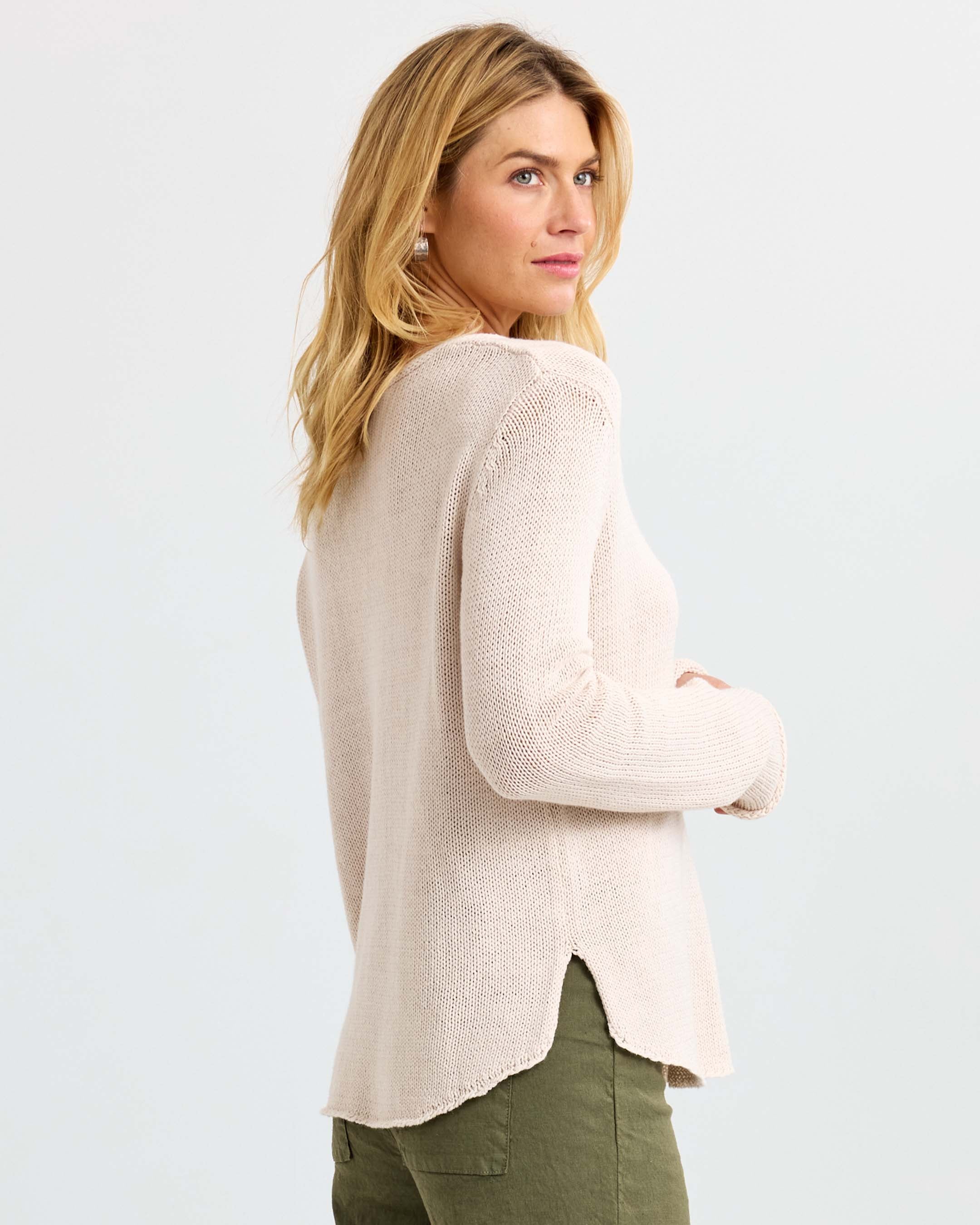 Round Edge V-Neck - Image 5