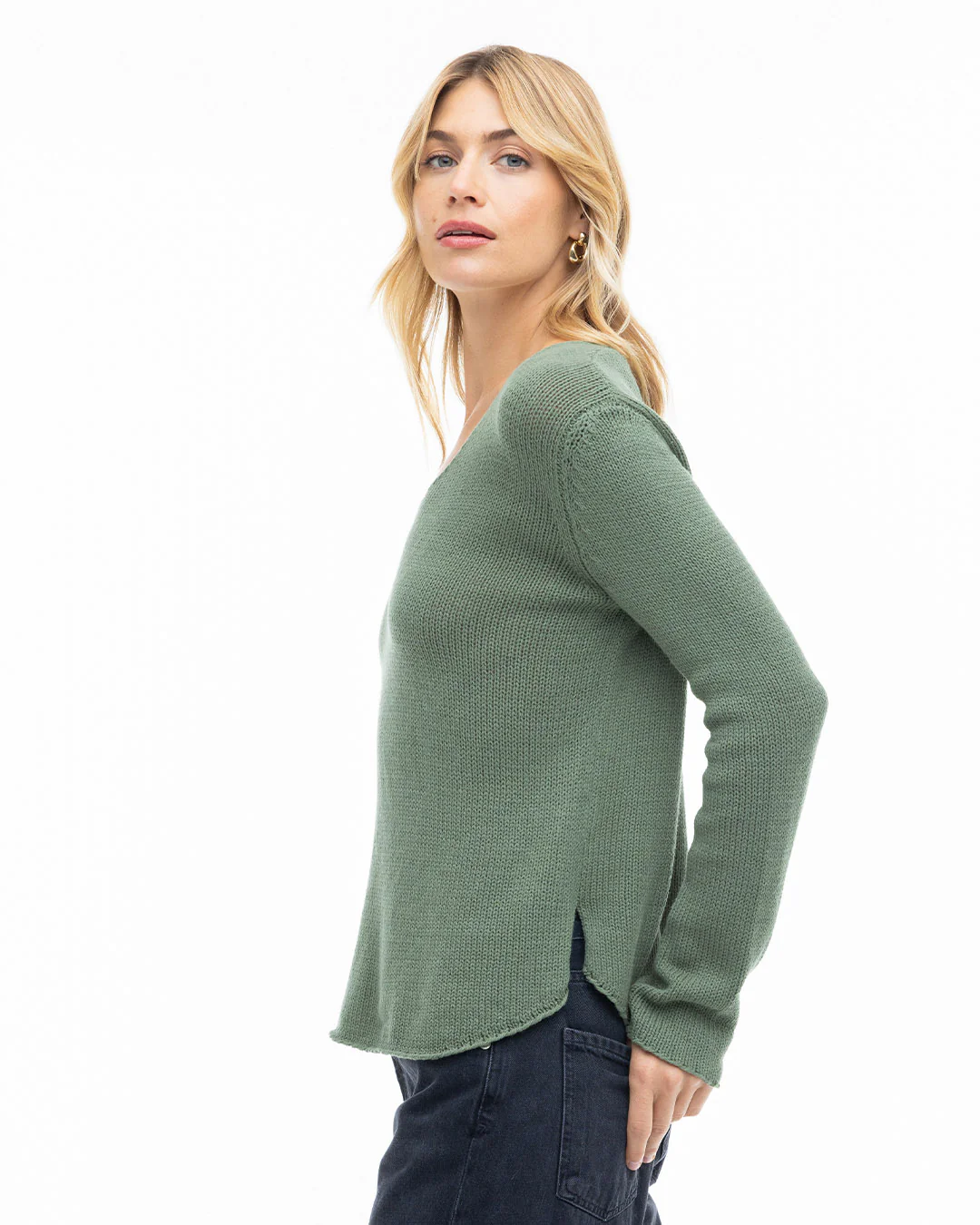Round Edge V-Neck - Image 6